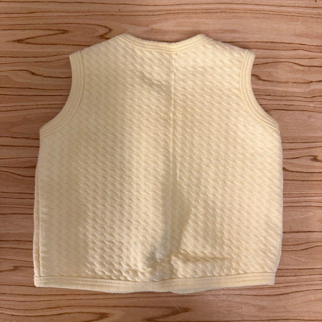 由 lilillllll00176 (刊登 ID 1377083064，圖片 3) 提交，位於 新北市 (New Taipei) 的 二手｜貓頭鷹小背心 73 (類別：嬰兒及兒童流行時尚)，說明：尺寸約66-73。