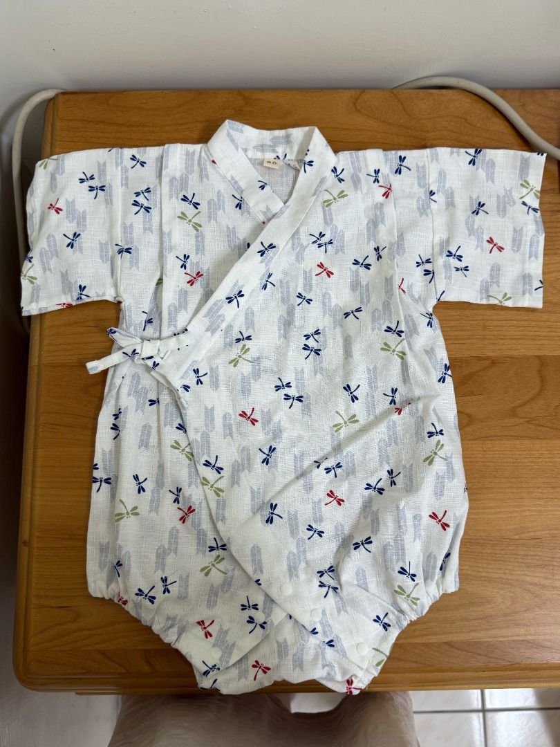由 m202020704 (刊登 ID 1377038875，圖片 1) 提交，位於 高雄市 (Kaohsiung) 的 ✅嬰幼兒包屁衣 尺寸 80 cm(全新) 小蜻蜓款 (類別：嬰兒及兒童流行時尚)，說明：✅嬰幼兒包屁衣 尺寸 80 cm(全新) 小蜻蜓款 ✅寶寶長太快穿不到故售出 🔥喜歡賣場其他商品都可私訊聊聊，多買多折扣，甚至運費我處理，歡迎私聊!!。