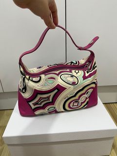(Category: ) located in . Submitted by happyshopper777 (Listing ID 1377168064, Image 1). Description: .