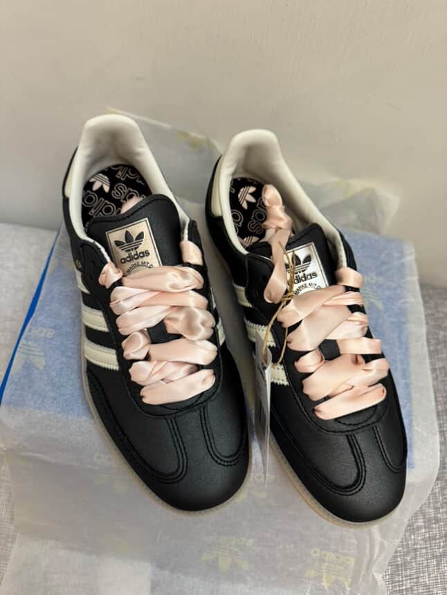 Adidas Samba OG with pink ribbon laces, Fesyen Wanita, Sepatu di Carousell