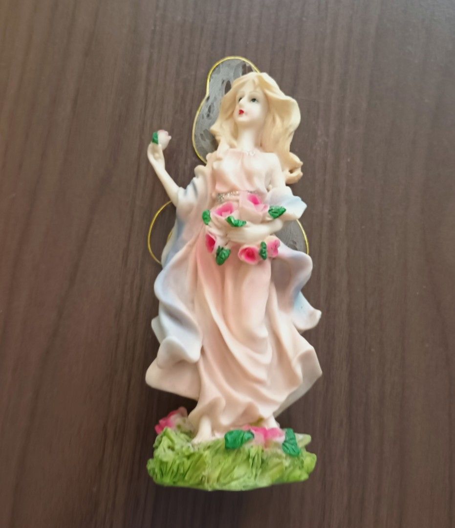 Angel Ornament ,Resin (Category: Occasions & Party Supplies) located in Singapore. Submitted by ManyThingsUC (Listing ID 1377128302, Image 1). Description: Length 19cmx Width 7cm Material:Resin.