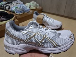 (Kategori: ) berada di . Dikirim oleh shoesmother1 (ID iklan 1377009948, Gambar 1). Deskripsi: .