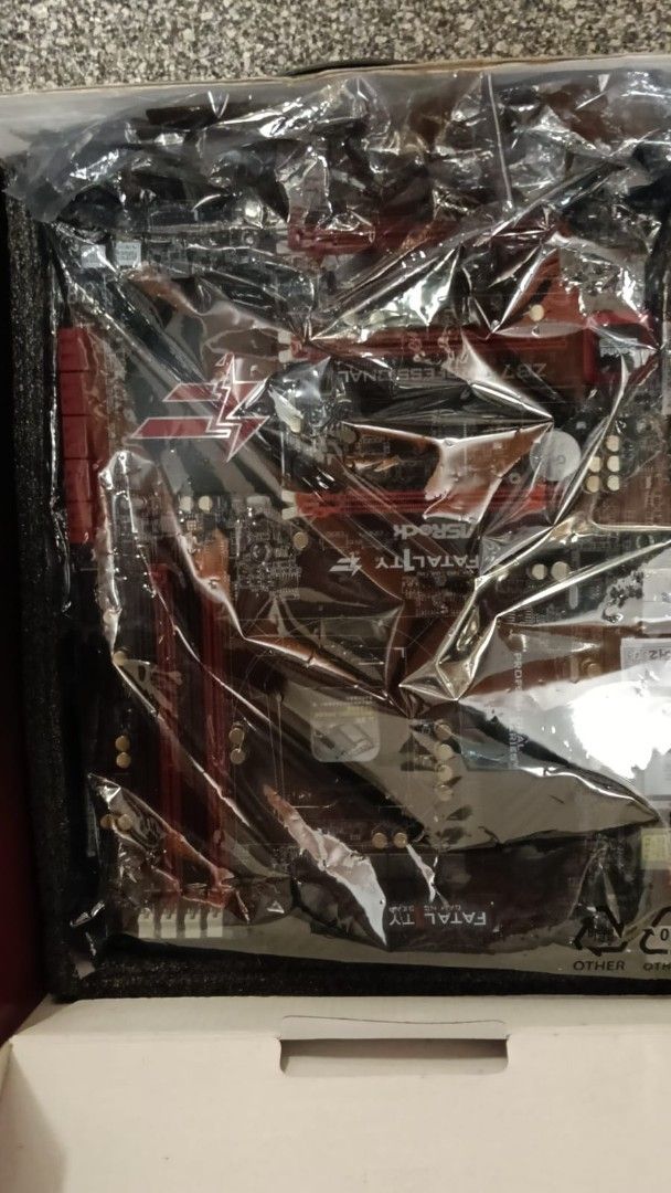 ASRock Fatal1ty Z87 Professional Motherboard (Category: Computer Parts) located in Singapore. Submitted by thanostone (Listing ID 1377042555, Image 3). Description: - ASRock Fatal1ty Z87 Professional Motherboard - Excellent condition - Includes original box and packaging almost new.never really use. fix prixe.