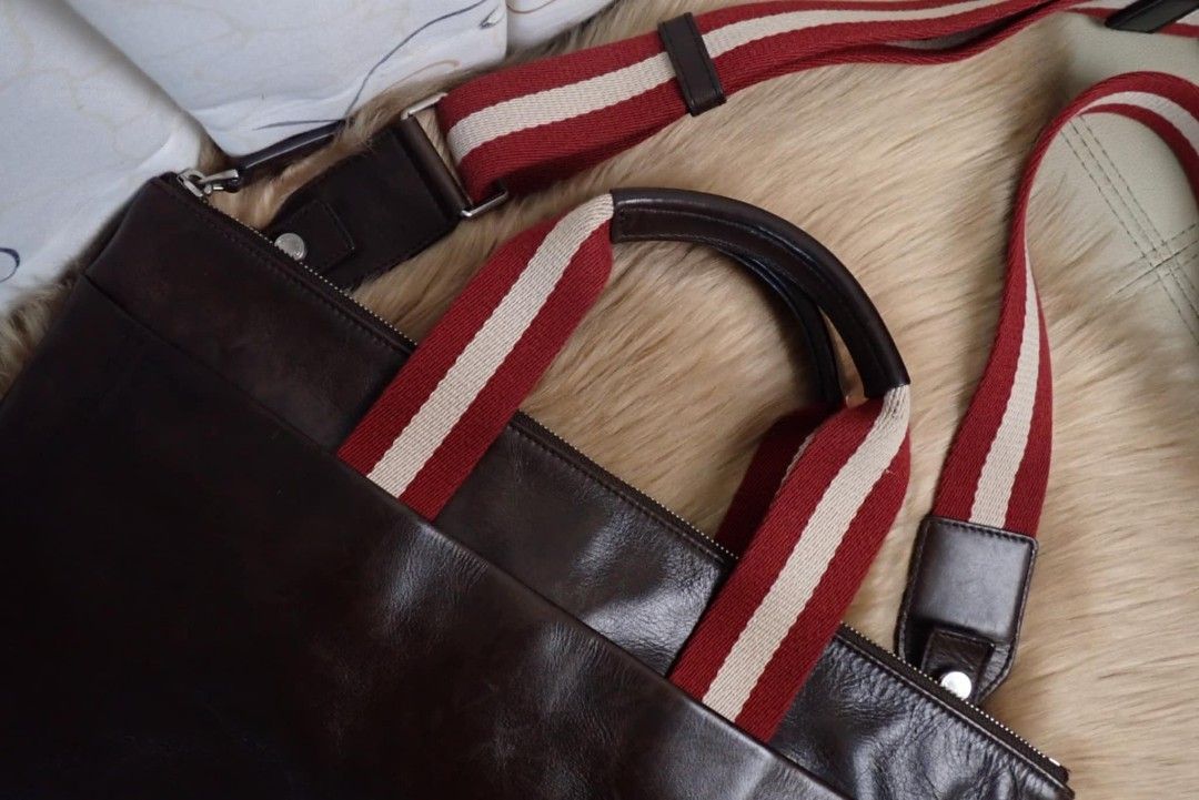 Authentic bally tigan document portfolio laptop bag (Category: Luxury Bags & Wallets) located in Quezon City. Submitted by edwinvuru (Listing ID 1377085959, Image 2). Description: authentic bally tigan laptop document portfolio.