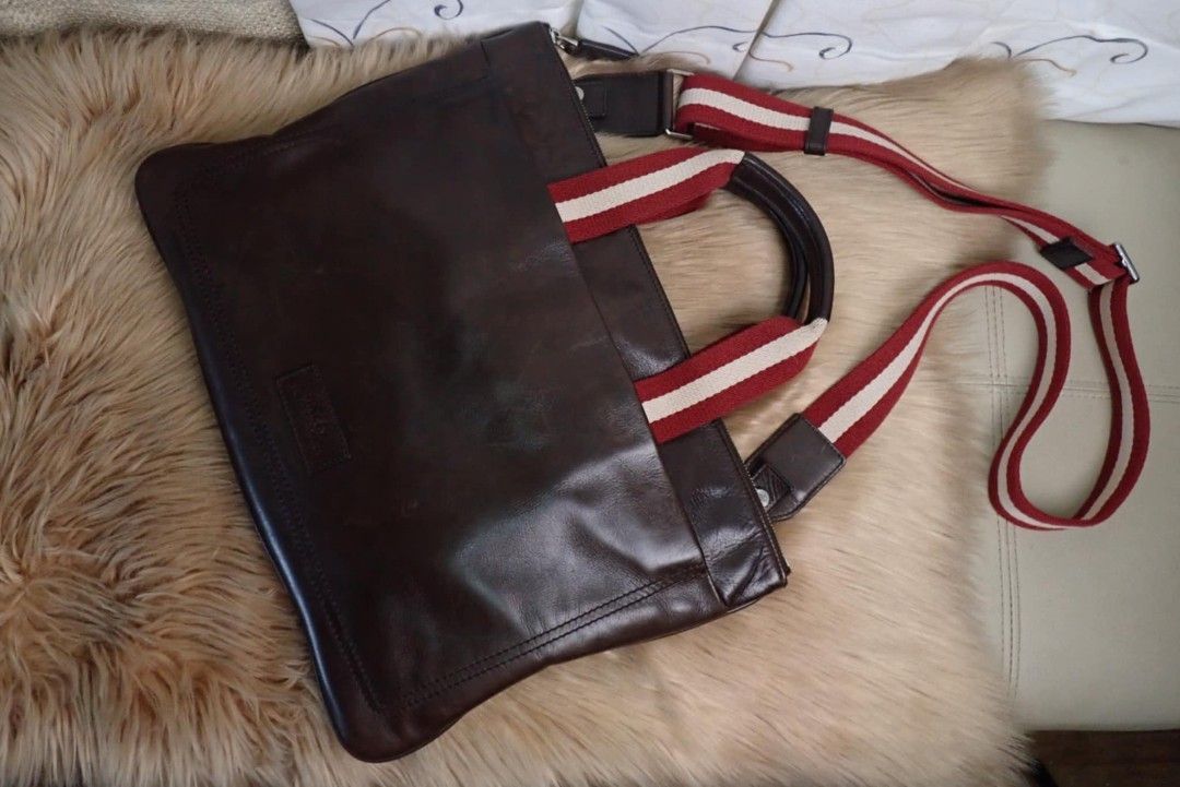 Authentic bally tigan document portfolio laptop bag (Category: Luxury Bags & Wallets) located in Quezon City. Submitted by edwinvuru (Listing ID 1377085959, Image 1). Description: authentic bally tigan laptop document portfolio.
