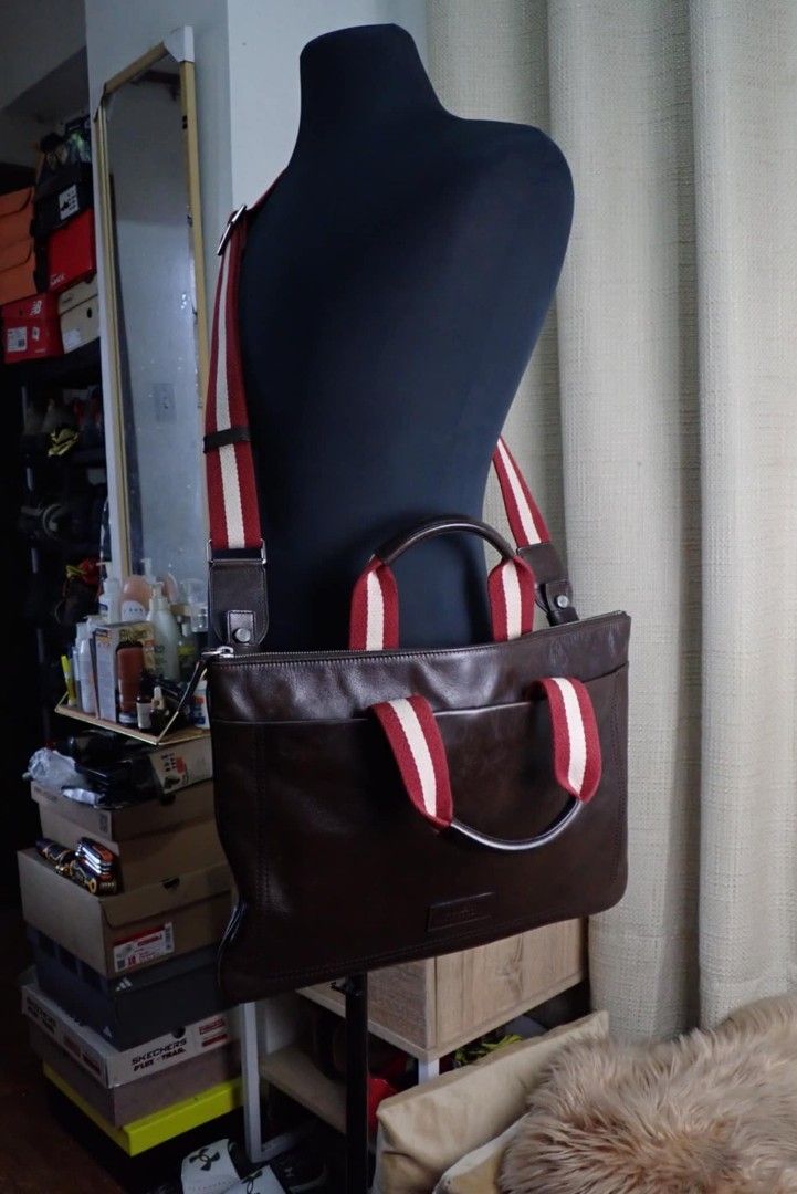 Authentic bally tigan document portfolio laptop bag (Category: Luxury Bags & Wallets) located in Quezon City. Submitted by edwinvuru (Listing ID 1377085959, Image 3). Description: authentic bally tigan laptop document portfolio.