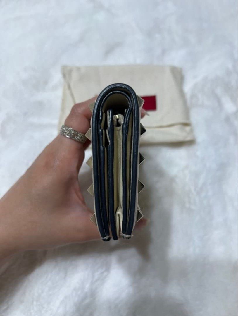 Authentic Valentino Compact Wallet Cardholder Small Wallet (Category: Luxury Bags & Wallets) located in Paranaque City. Submitted by authentic_mj (Listing ID 1377094575, Image 2). Description: Authentic Valentino Compact Wallet Cardholder Small Wallet Preloved Authentic from Japan Complete studs With original dustbag.