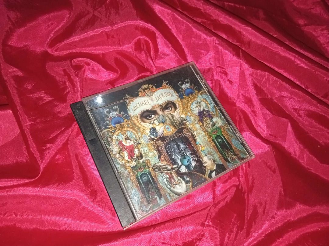 cd musik lagu michael jackson #mirah #dimurahin (Kategori: Pajangan Antik) berada di Bandung. Dikirim oleh simpanan (ID iklan 1377188888, Gambar 1). Deskripsi: cd musik lagu michael jackson #mirah #dimurahin harga sesuai tertera kondisi barang sesuai foto Yang mau lewat tokopedia atau rekber: https://bit.ly/4cCif8y atau https://rb.gy/6yjhal Barang barang lain yang dijual: - patung statue agama buddha buda budha - boneka patung asia wanita cewek c
