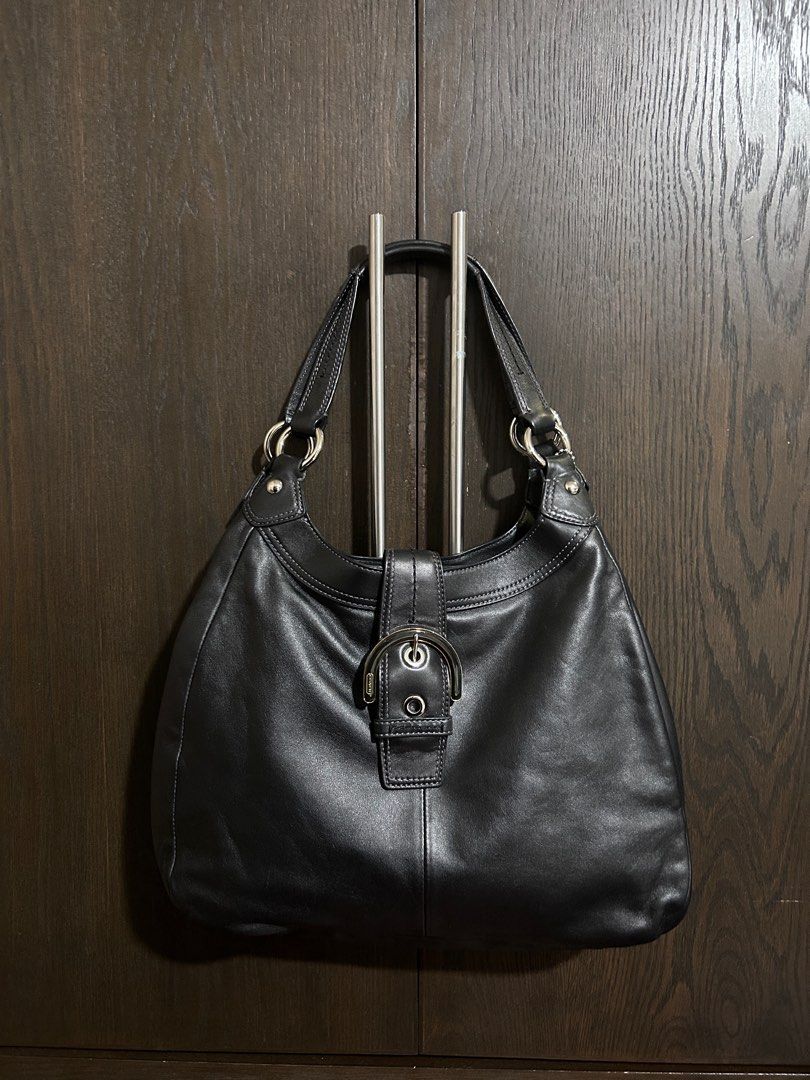 Coach Soho Caryall 💯 Authentic (Category: Luxury Bags & Wallets) located in Paranaque City. Submitted by marjbpp (Listing ID 1377033742, Image 1). Description: 💯 Authentic Coach Madison lynn Pleated Soho Caryall Like brandnew only used once Smell brandnew No issue Negotiable.