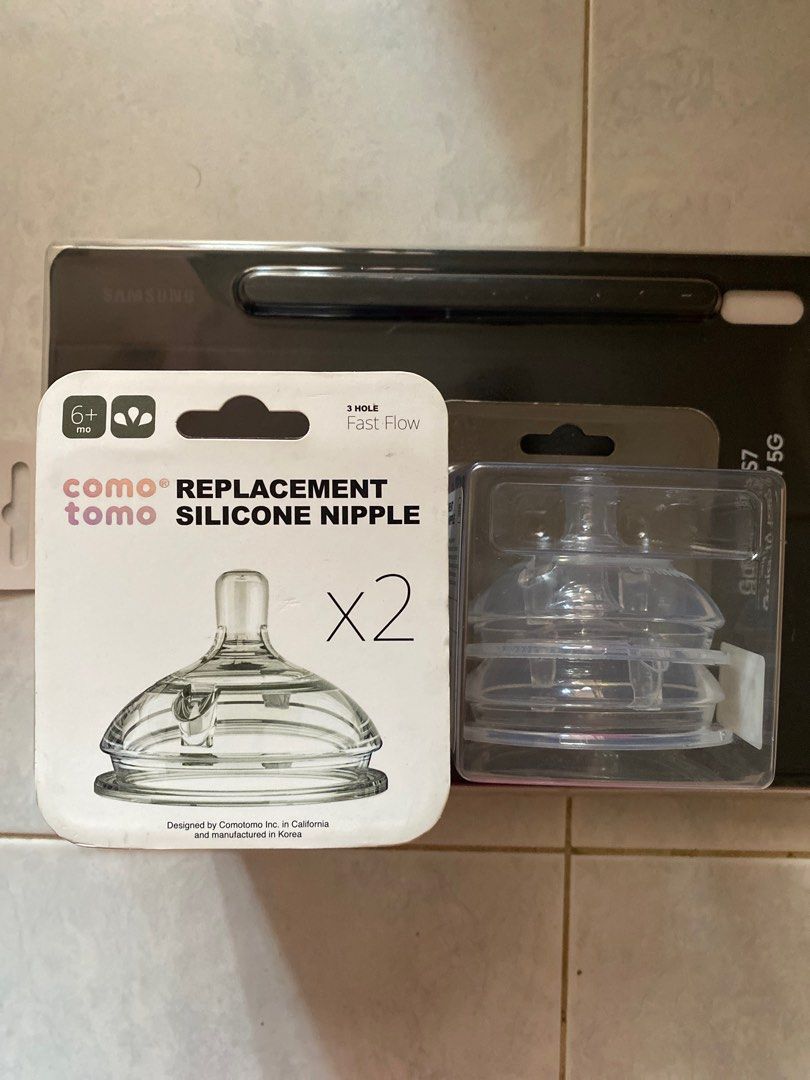 Comotomo Replacement Silicone Nipple (2-Pack) (Category: Breastfeeding & Bottle Feeding) located in Singapore. Submitted by mamatara (Listing ID 1377072605, Image 1). Description: Selling a brand new pack of Comotomo replacement silicone nipples. This is a 2-pack, fast flow, suitable for babies 6 months and above. The nipples are designed by Comotomo Inc. in California and manufactured in Korea. They are still in their original packaging. If you 