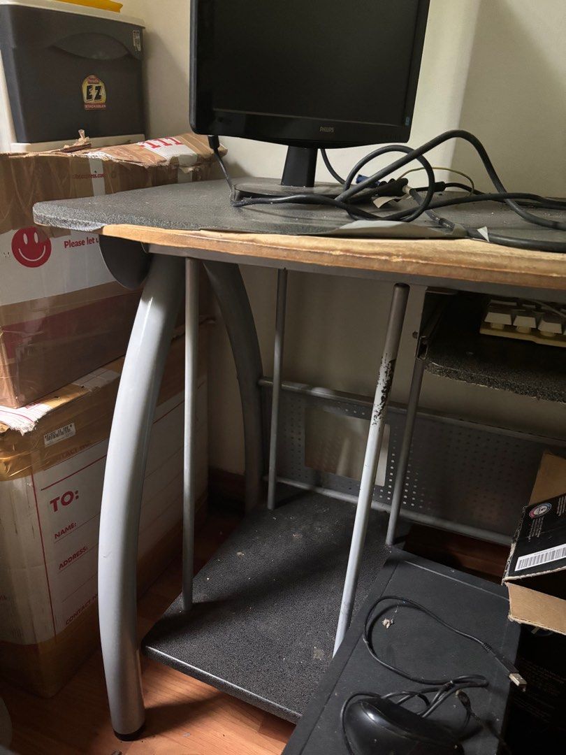 Computer Table (Category: Tables & Sets) located in Cavite. Submitted by kayepastelero (Listing ID 1377082152, Image 2). Description: Issues: -nagtutuklap na yung cover nya (see pics) -hindi na nagagamit -loose screw sa may baba kung saan pwede ilagay yung cpu -shipping fee care of buyer.