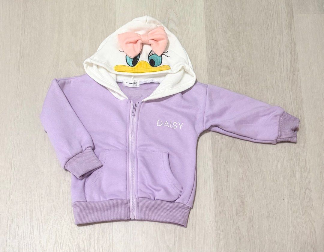 由 yuann_2024 (刊登 ID 1377029247，圖片 1) 提交，位於 台南市 (Tainan) 的 Daisy 黛西 內刷毛造型外套 (類別：嬰兒及兒童流行時尚)，說明：全新80cm。