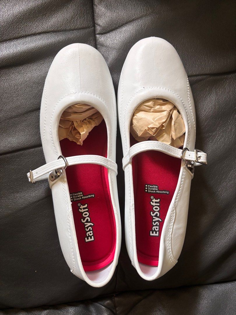 EasySoft White with Strap (Category: Sandals) located in Bagabag. Submitted by phibi (Listing ID 1377030044, Image 1). Description: Never been used EasySoft white for Nursing Students. ✅ waterproof ✅ comfortable to use (with foam sole) - Never been used - Comes with 1 shoe bag - With free 2 Disposable PPE - Price is still negotiable especially if mahal shipping fee to your location MOP : GCash MOD : JnT .