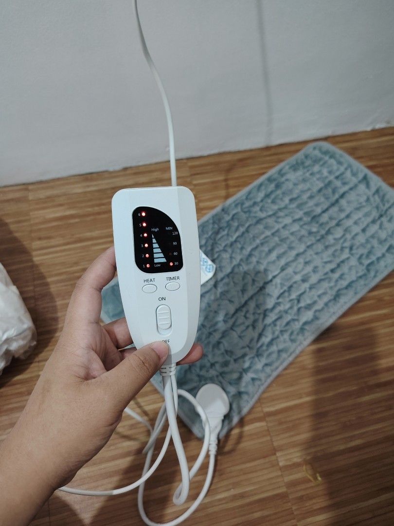ELECTRIC HEATING PADS (Category: Other Assistive Aids) located in Manila. Submitted by yeohj_gnohj (Listing ID 1377181241, Image 1). Description: heating pad electric heat pad with automatic shut-off and 6 temperature levels heating pad for back neck shoulder stomach machine washable (dark gray 30 x 60 cm).
