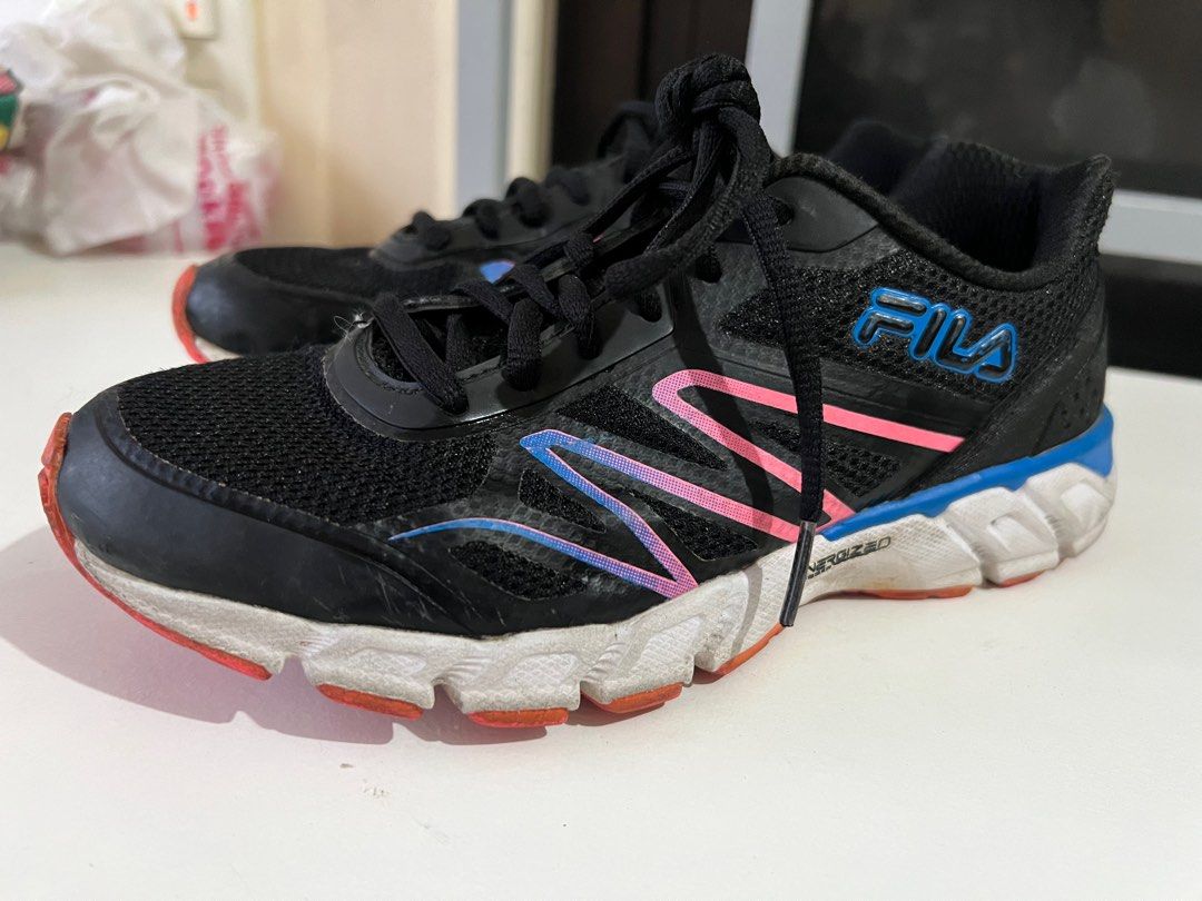 Fila Cloud Foam (Category: Sneakers) located in Makati City. Submitted by mabz21 (Listing ID 1377125226, Image 3). Description: No Issue / we bought this in AU 🇦🇺 Size is in the photo RFS: di na kasya sa anak ko .