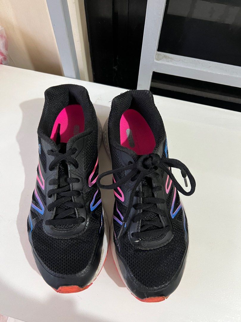 Fila Cloud Foam (Category: Sneakers) located in Makati City. Submitted by mabz21 (Listing ID 1377125226, Image 2). Description: No Issue / we bought this in AU 🇦🇺 Size is in the photo RFS: di na kasya sa anak ko .