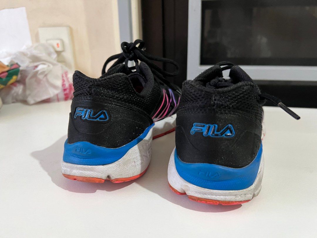 Fila Cloud Foam (Category: Sneakers) located in Makati City. Submitted by mabz21 (Listing ID 1377125226, Image 1). Description: No Issue / we bought this in AU 🇦🇺 Size is in the photo RFS: di na kasya sa anak ko .
