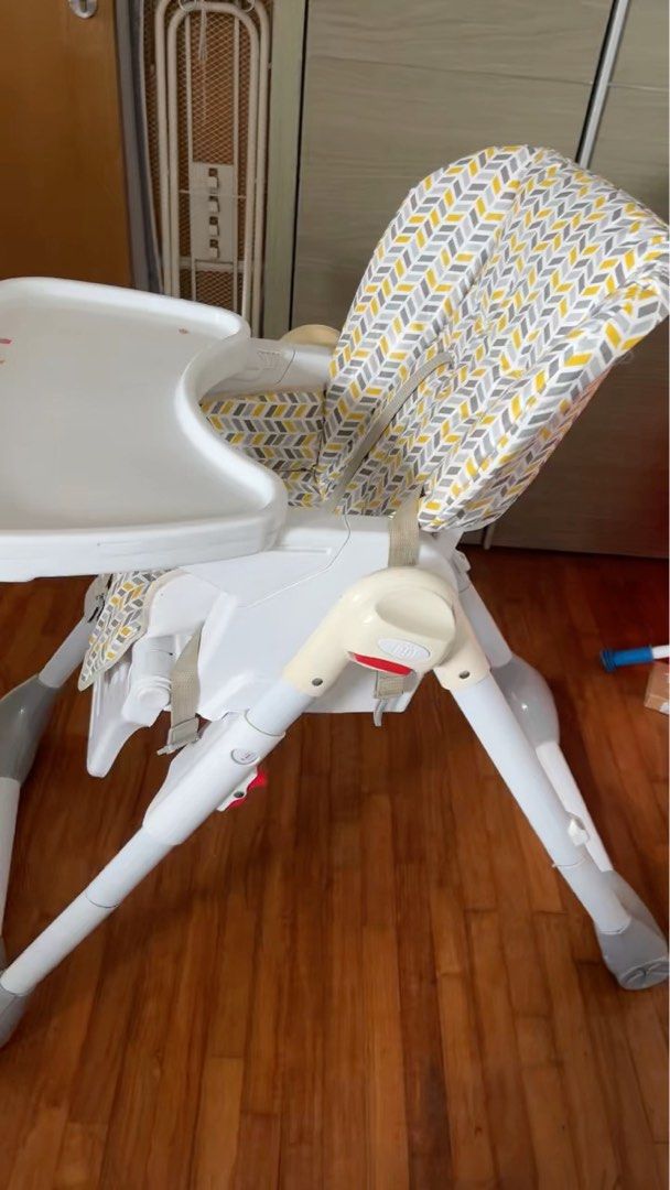 Fisher-Price High Chair with Chevron Pattern (Category: Baby High Chairs) located in Singapore. Submitted by mayank.prksh (Listing ID 1377039126, Image 2). Description: This Fisher-Price high chair is a great option for your little one! It features a stylish chevron pattern on the seat and backrest. The tray is removable and easy to clean, and the chair has a safety harness to keep your baby secure. It's in good condition, with some signs of use 