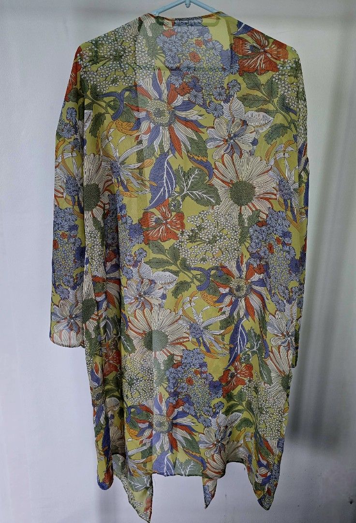 Floral cover up (Category: Coats, Jackets and Outerwear) located in Tagbilaran City. Submitted by rhea.mia (Listing ID 1377111457, Image 2). Description: Floral cover up Size: S-M Ideal for summer looks and the beach.