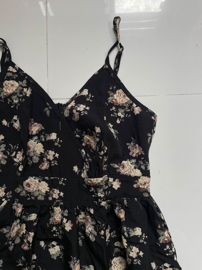 Floral Mini Dress (Shein) (Category: Dresses) located in Makati City. Submitted by mishax (Listing ID 1377042458, Image 2). Description: - Shipping fee covered by the buyer. Strictly no return policy. Please check photo for the accurate measurement of the clothing. - Can fit to s frame. - RFS: I don't like how it fits on my body. 💵 PAYMENT 💵 ~ GCash only ~ No cash on delivery 📦 SHIPPING 📦 ~ GogoXpress (nationwide) ~ J&T (nationwide) ~ Grab/La