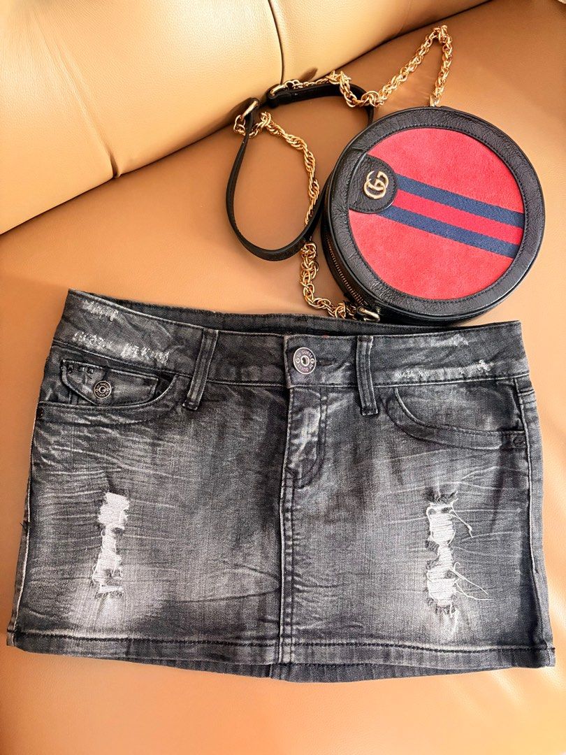 G U E S S MINI SKIRT TATTERED BLACK S27 (Category: Skirts) located in Davao. Submitted by flamingopark (Listing ID 1377081634, Image 1). Description: Bought this for 2K plus in the MALL. NEVER WORN. NOT UKAY. No issue. Size 27. Strechable. Very nice item✅ RFS; Decluttering season🙏.