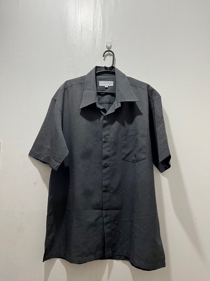 Gray Button-up Polo (Category: Tshirts & Polo Shirts ) located in San Carlos. Submitted by claaark (Listing ID 1377029766, Image 2). Description: UP Gray Button down Polo Condition: 10/10 Color rate: 10/10 Dimensions: L26 W22 Size on tag: 5 (Large) rfs: decluttering Location: Pureza Sampaloc Manila mop: Banktransfer/ Cash via Meetup/ Lalamove/ JnT price is negotiable for multiple orders! .