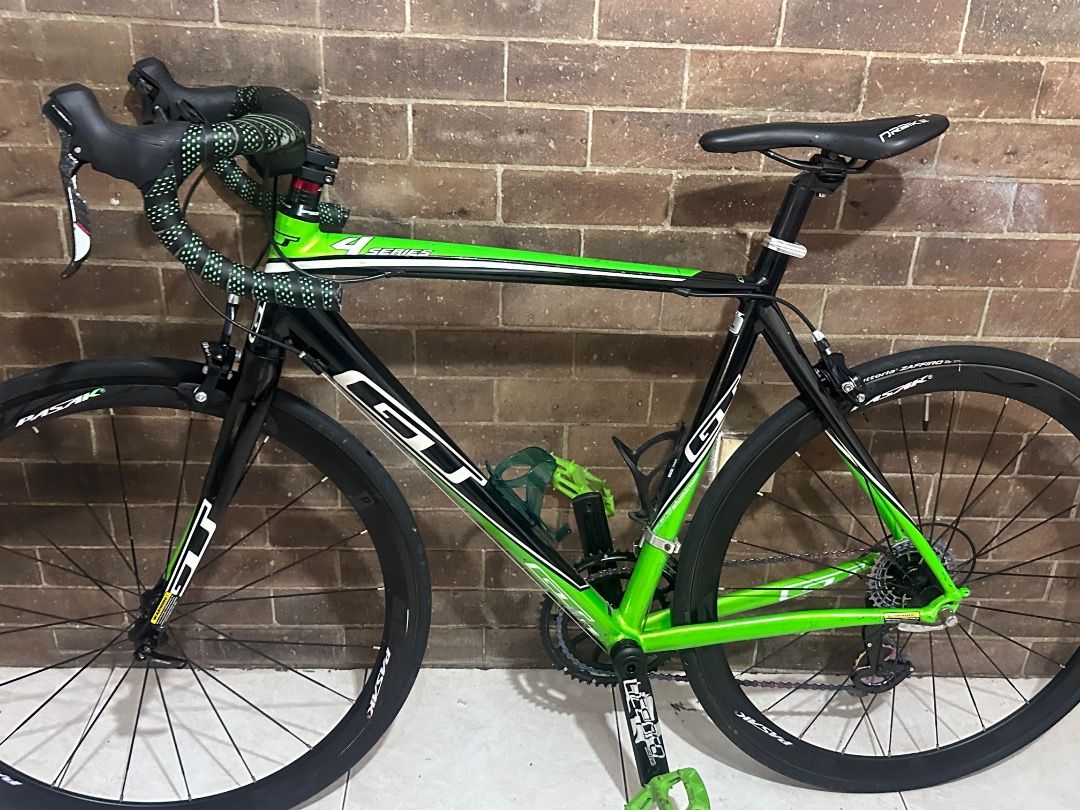Gt series 4 road bike 12sp 24sp trek aluminium tcr bicycle cannondale L (Category: Bicycles) located in Singapore. Submitted by transmittingpower (Listing ID 1377090040, Image 2). Description: Upgraded to 12 /2 senseh group set Pasak 700c aluminum wheelset with loud hub Aluminum frame L size Carbon fiber fork Light weight unit Group-set alone 599$ Price to clear only 488$ 🔥.