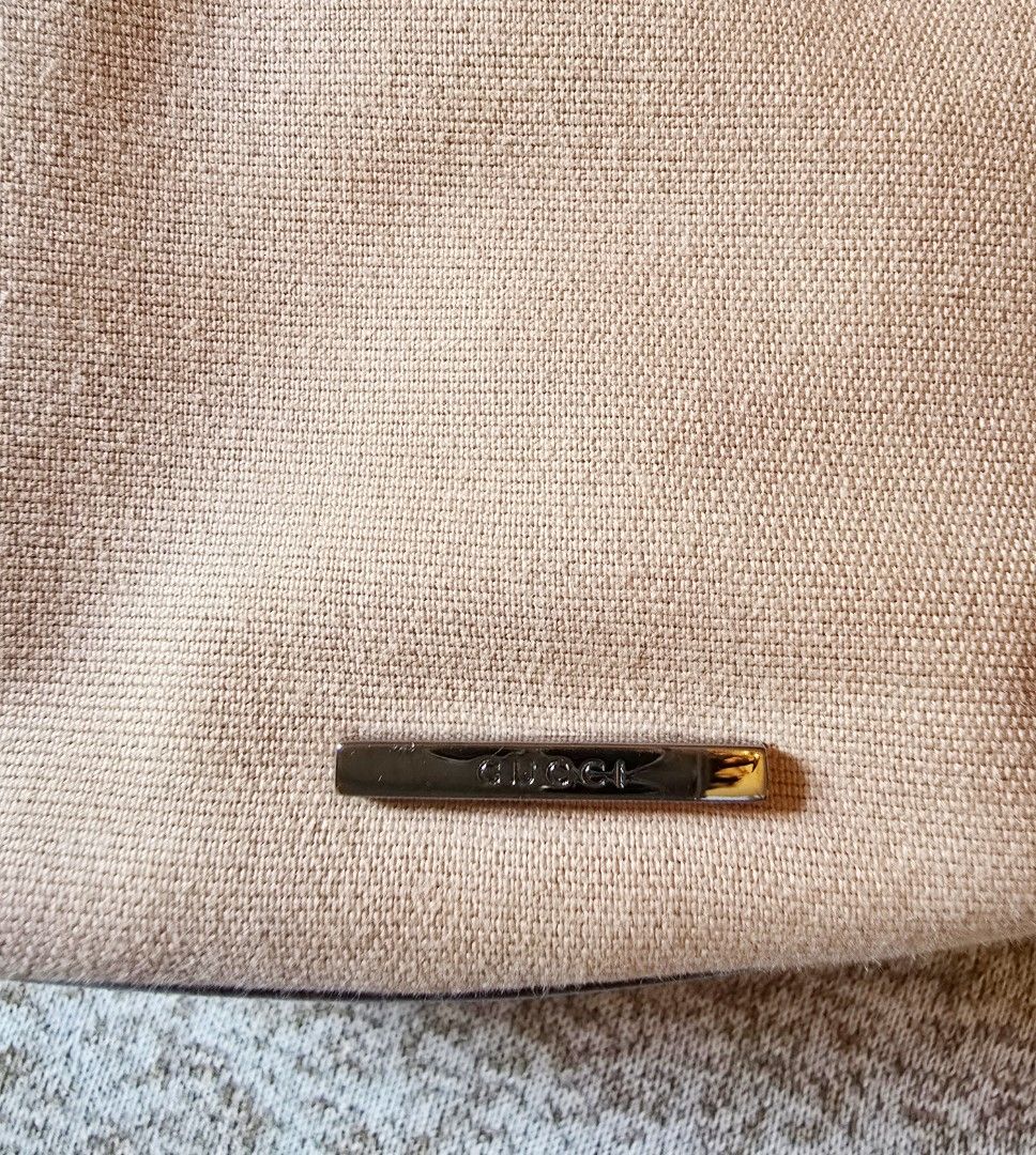 Gucci (Category: Luxury Bags & Wallets) located in Quezon City. Submitted by stm11 (Listing ID 1377062782, Image 3). Description: gucci small hobo bag.