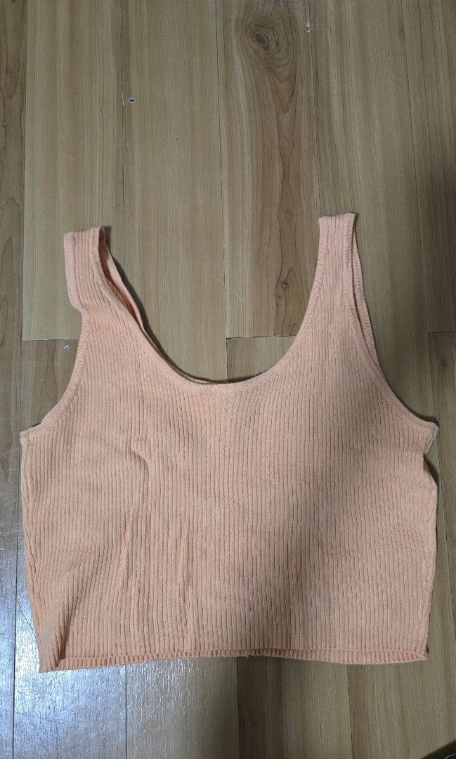H&M Cropped Top (Category: Sleeveless) located in Manila. Submitted by mcemmm (Listing ID 1377108858, Image 3). Description: Mop: Bdo or Gcash only. Delivery via Grab or Lalamove only. Location: Novaliches Q.C.