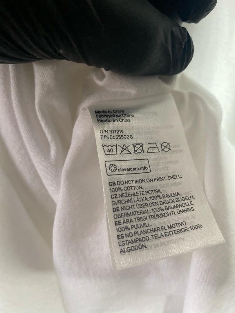 H&M L. O. G. G x Kelloggs (Category: Tshirts & Polo Shirts ) located in Las Pinas. Submitted by picknthrift (Listing ID 1377048480, Image 3). Description: Brand: H&M Label Of Graded Goods H&M L. O. G. G x Kelloggs Color: White Issue: None Condition: Excellent Coloration: 9.9/10 Size on Tag: XL Width x Heigth: 25" x 30. 5" - Mine: 1,290 php 📩📩📩 + Shipping Fee - 📌 Location: Las Piñas City 📌 MOP: G CASH 📌 No Refund, No Return Ask for Details �