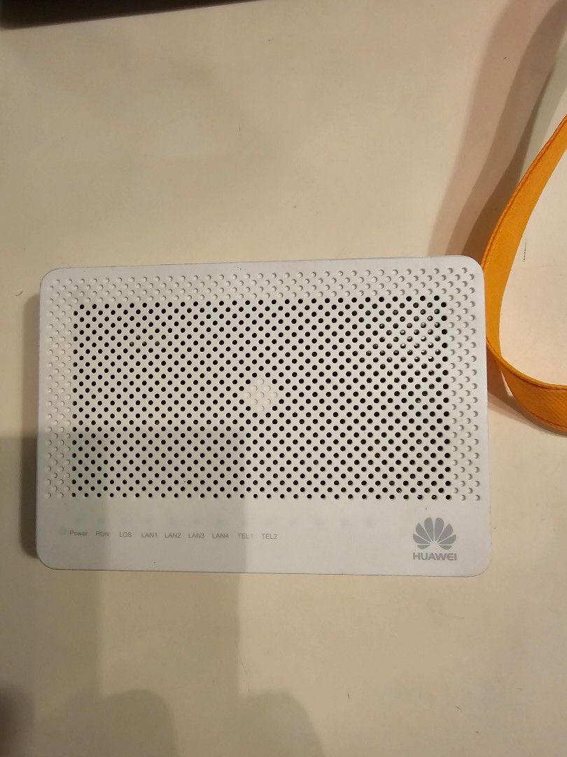 Huawei ONT- Echolife HG8240H5 (Category: Cables & Adaptors) located in Singapore. Submitted by ellenborough74 (Listing ID 1377138126, Image 1). Description: 1.