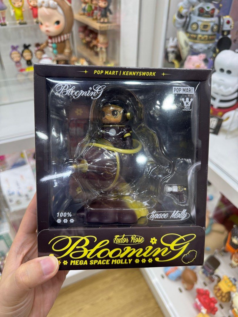 In Stock] Mega Space Molly 100% Blooming Tudor Rose (UK/England  Exclusive), Hobbies & Toys, Toys & Games on Carousell