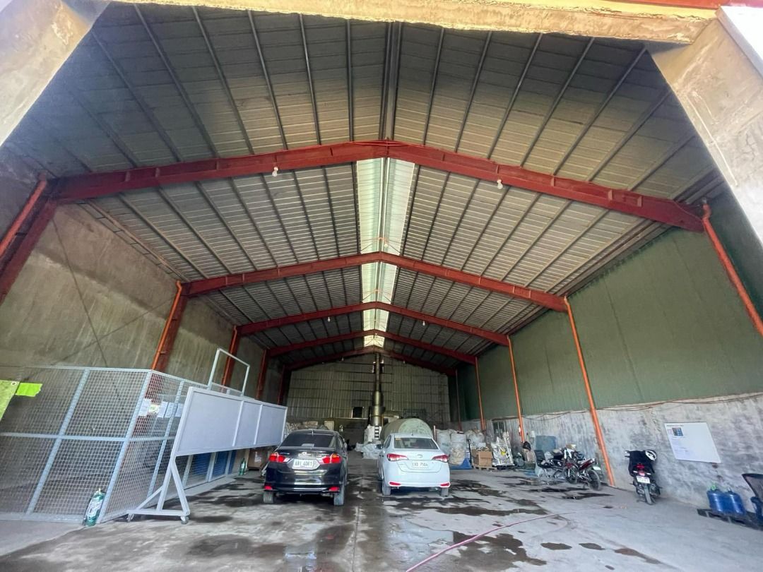 industrial warehouse for sale (Category: Commercial) located in Manila. Submitted by sharrp (Listing ID 1377063190, Image 1). Description: LA 680 sqm FA 512 sqm Income generating property. Located at Stateland Hills Subd., Brgy., Mangahan, Gen. Trias, Cavite. Major developments in the area surrounding location. Ongoing construction of CALAX toll plaza is less than a kilometer away from subdivision gate. Right in from of Stateland Hills Subd., S&R