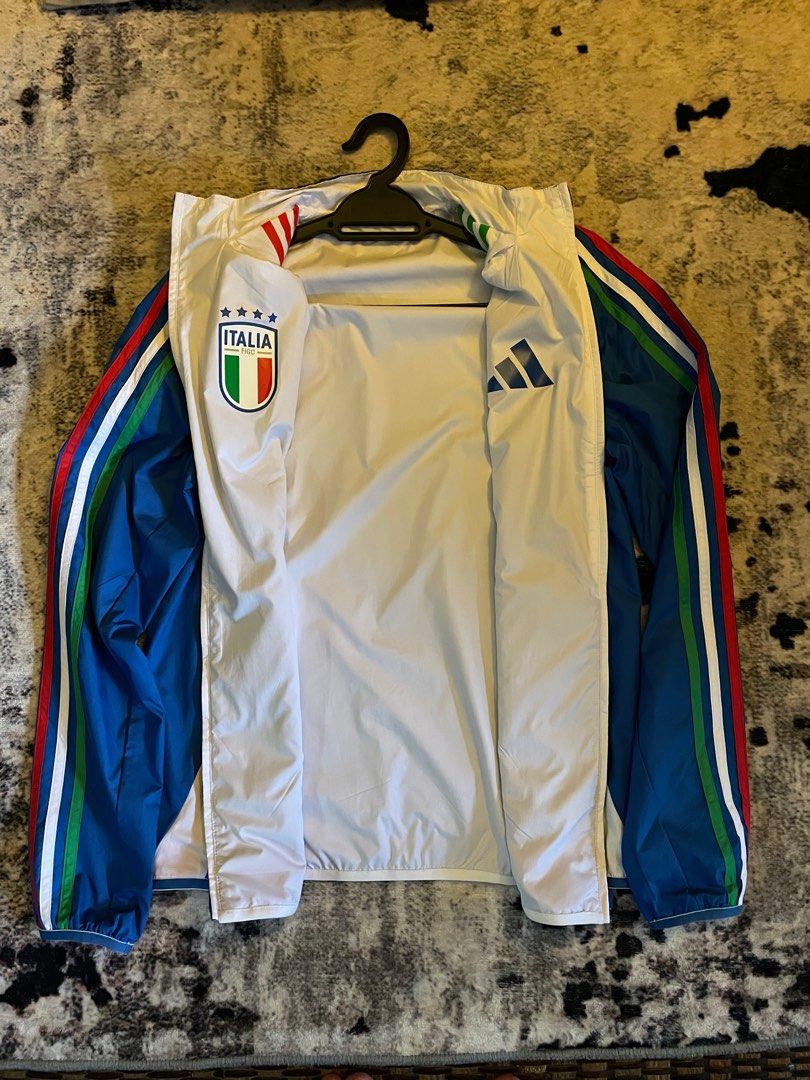 Italy National Anthem Jacket Euro 2024 (Category: Activewear) located in Kuala Lumpur. Submitted by zisraa (Listing ID 1377114471, Image 2). Description: Italy National Anthem Jacket Euro 2024 , jacket boleh pakai 2 in 1 depan warna biru belakang warna putih.