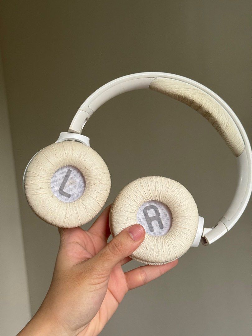 JBL 510BT Bluetooth Headphones (Category: Headphones & Headsets) located in Manila. Submitted by luckyluna01234 (Listing ID 1377106047, Image 2). Description: Original Bought for around 2,7k Not used anymore Has replacement cuffs already - flaws in the picture - you can buy replacement in online shops (current right cuff is loose - tends to fall off) No problem with the sound quality Just buy replacement cuffs and good as “like new” na siya Headp