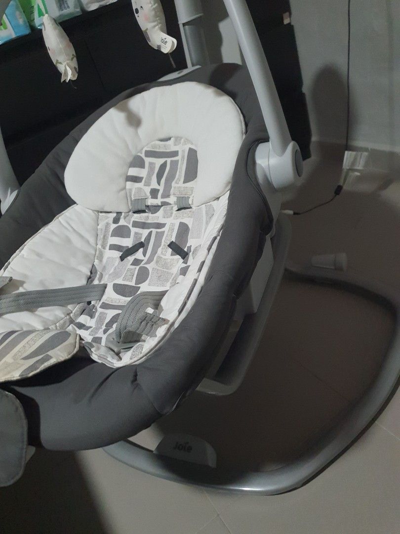 Joie Rocker 2 in 1 (Category: Infant Playtime) located in Singapore. Submitted by shayaan2109 (Listing ID 1377112223, Image 3). Description: letting go as my LO has outgrown , everything is still fully functional including the vibration too. Fast deal ! delivery inclusive.