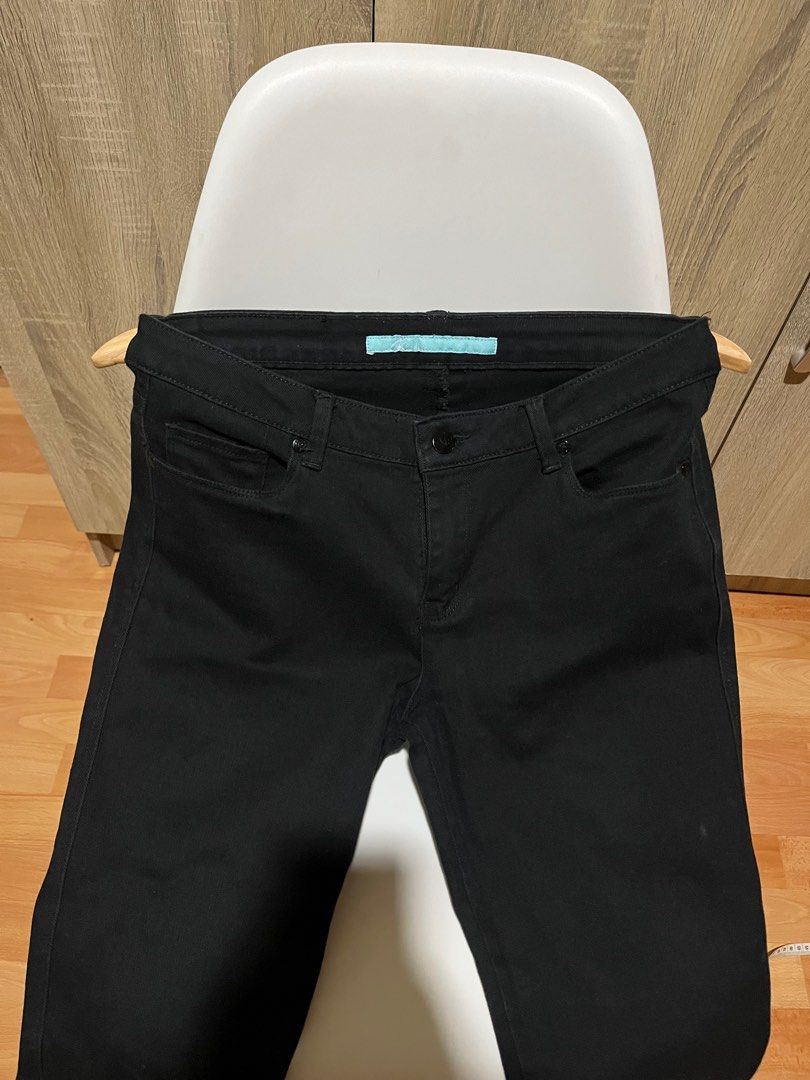 Kashieca Low Rise Skinny Jeans (Category: Jeans) located in Antipolo. Submitted by p0123 (Listing ID 1377165608, Image 1). Description: -Original -Well used, has signs of wear and tear but still in good condition -Barely used -Pm me for more details -Sf shouldered by buyer.
