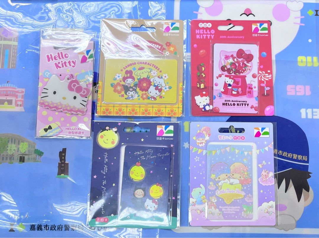 由 ak1999oo (刊登 ID 1377026240，圖片 1) 提交，位於 台北市 (Taipei) 的 Kitty五張悠遊卡合售（如圖） (類別：當地景點門票及交通)，說明：出清販售 運費另計（賣X便） 小七賣X便取貨付款 ❌看賣X便取貨率再出貨!造成您不便請見諒、賣場小本經營❌ 。