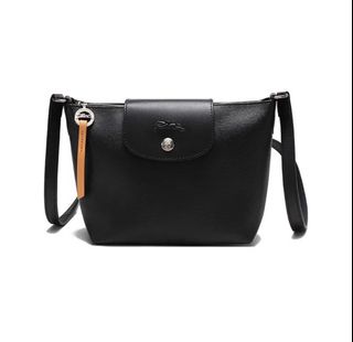 (Category: ) located in . Submitted by baddiez_closet101 (Listing ID 1377130004, Image 1). Description: .