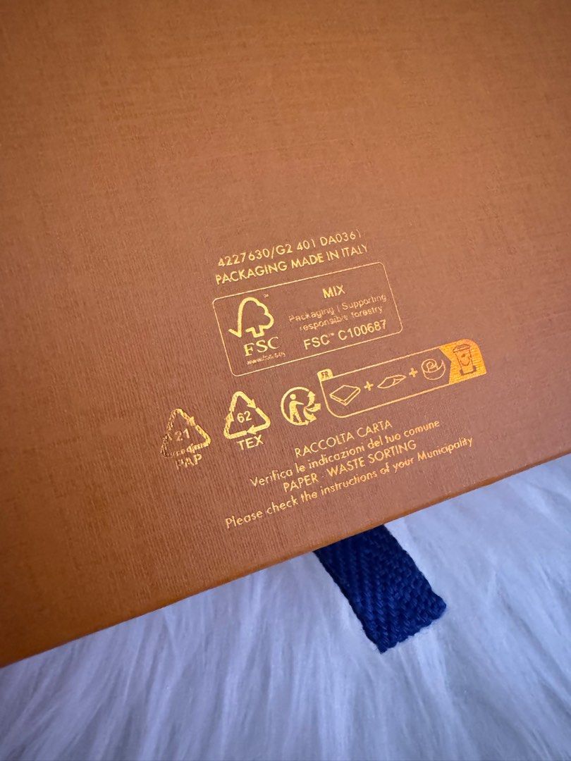 Louis Vuitton Box (Category: Luxury Accessories) located in Marikina City. Submitted by 0t3y.archive (Listing ID 1377071033, Image 3). Description: Size: 6.75” x 6.75” x 1.75”.
