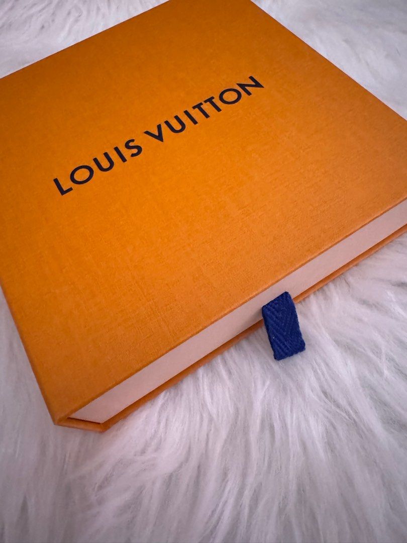 Louis Vuitton Box (Category: Luxury Accessories) located in Marikina City. Submitted by 0t3y.archive (Listing ID 1377071033, Image 2). Description: Size: 6.75” x 6.75” x 1.75”.