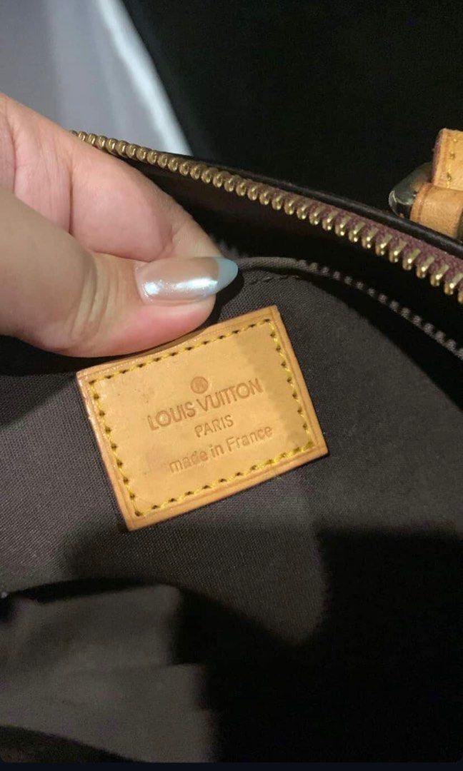LV Vernis Rosewood NGA (Category: Luxury Bags & Wallets) located in Davao. Submitted by tingz444less (Listing ID 1377005652, Image 2). Description: NOT GUARANTEED BUT CODED ALSO BOUGHT FROM AN IG SHOP WHO THRIFTS FROM JAPAN 📌 Please manage your expectations, you’re buying preloved/vintage items. 📌 Disclaimer: Color may vary due to lighting. ✅️ pick-up, shipping and/or delivery (with charge) ✅️ 1 day reservation only 📌 Shipping via J&T only 📌 