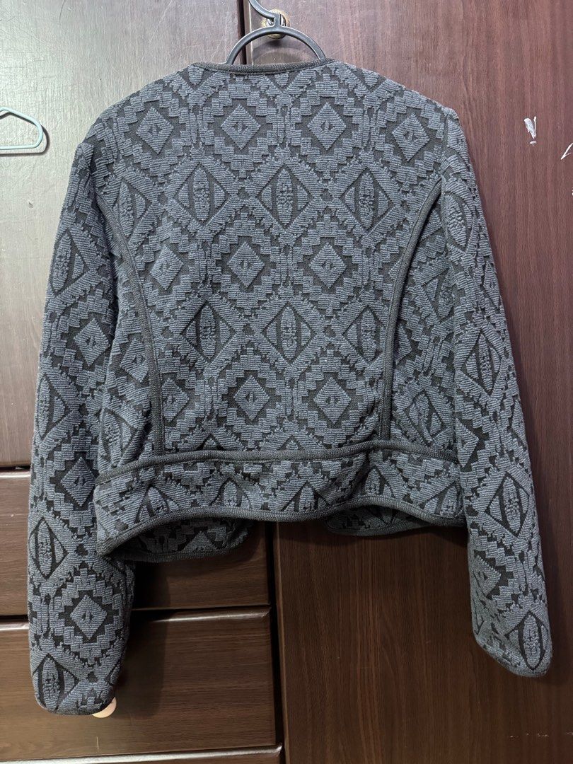 Mango Casual Jacquard Cropped Blazer (Category: Coats, Jackets and Outerwear) located in Manila. Submitted by frenchmacaron (Listing ID 1377088630, Image 2). Description: Very elegant/ classy in actual Fits XS-S Good as new.