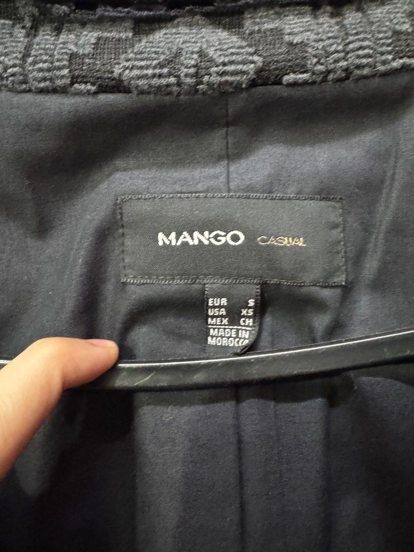 Mango Casual Jacquard Cropped Blazer (Category: Coats, Jackets and Outerwear) located in Manila. Submitted by frenchmacaron (Listing ID 1377088630, Image 3). Description: Very elegant/ classy in actual Fits XS-S Good as new.