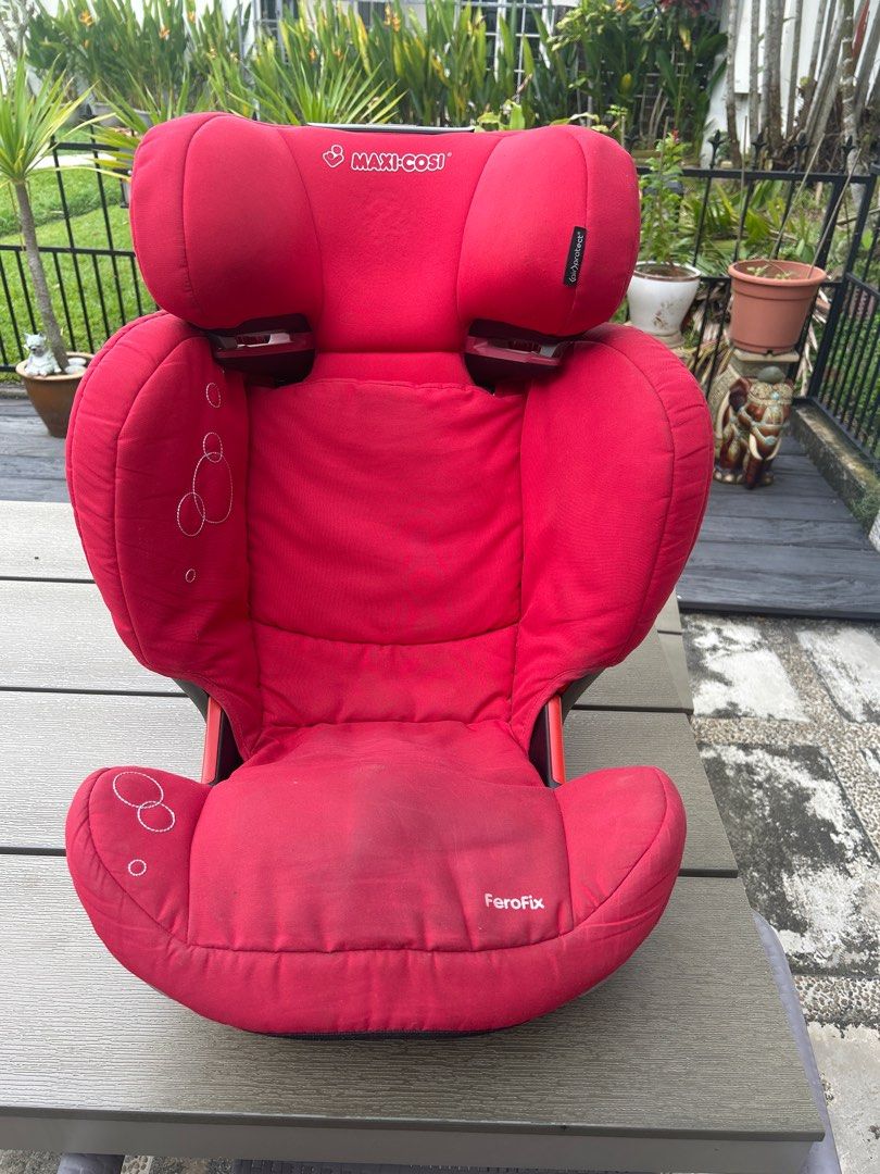 Maxi-Cosi FeroFix Car Seat - Red (Category: Car Seats) located in Singapore. Submitted by jacobwoo (Listing ID 1377013229, Image 3). Description: Used Maxi-Cosi FeroFix car seat in red. Suitable for children. Shows signs of use, but still functional. Please refer to the photos for the condition. Selling as is. Self-collection preferred..