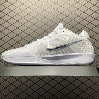 (Category: ) located in . Submitted by outlet.sneaker.shop (Listing ID 1377018747, Image 1). Description: .