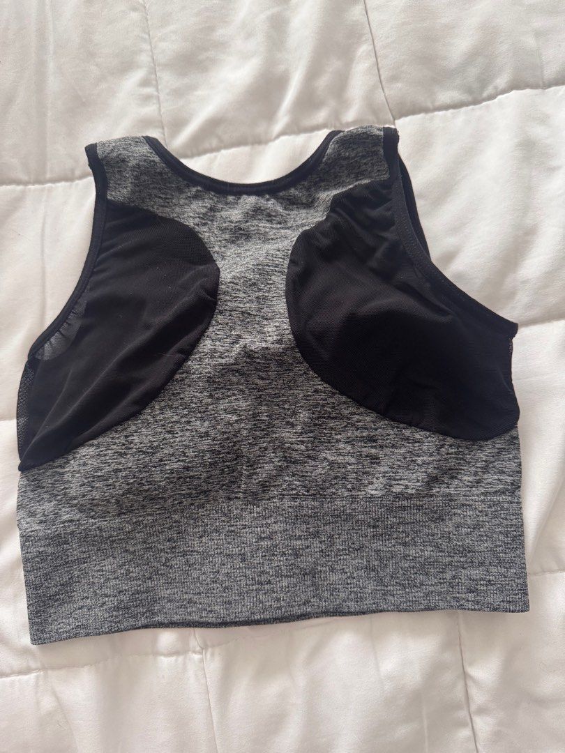nike sports bra / top (Category: Activewear) located in Pasig City. Submitted by lovedpicks (Listing ID 1377088155, Image 2). Description: -fits for kids size , xxs -not yet worn .