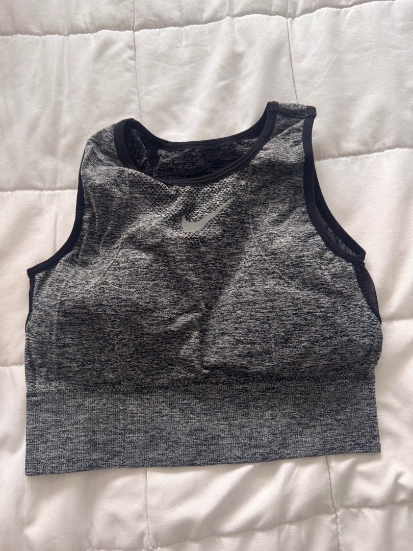 nike sports bra / top (Category: Activewear) located in Pasig City. Submitted by lovedpicks (Listing ID 1377088155, Image 1). Description: -fits for kids size , xxs -not yet worn .