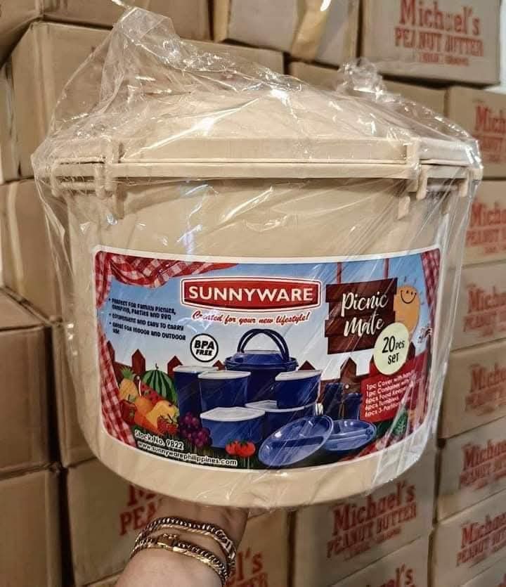 Picnic Set (Category: Food Organization & Storage) located in Manila. Submitted by redonline (Listing ID 1377045801, Image 2). Description: Picnic Set ₱550 ON HAND BRAND NEW Mode of Payment: Gcash,COD Same day delivery + Delivery Fee.