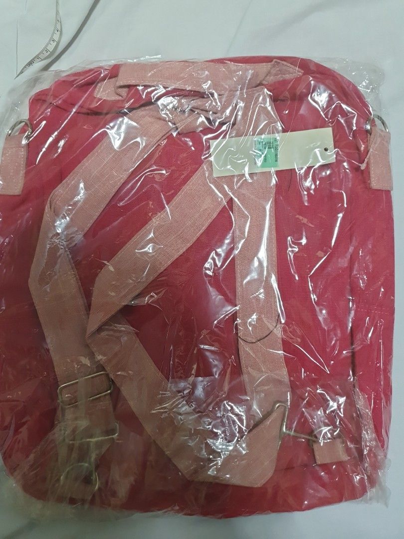 Pink Convertible Shoulder Bag Backpack (Category: Backpacks) located in Paranaque City. Submitted by thriftyhippietiger (Listing ID 1377091951, Image 2). Description: .